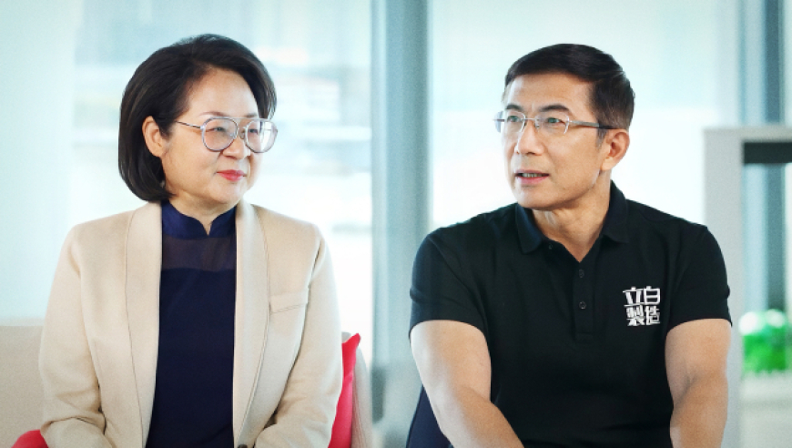 香港管家婆正版资料大全,广西一银行门口有人抢钱？假的,创新典义解读_入门版V3.86